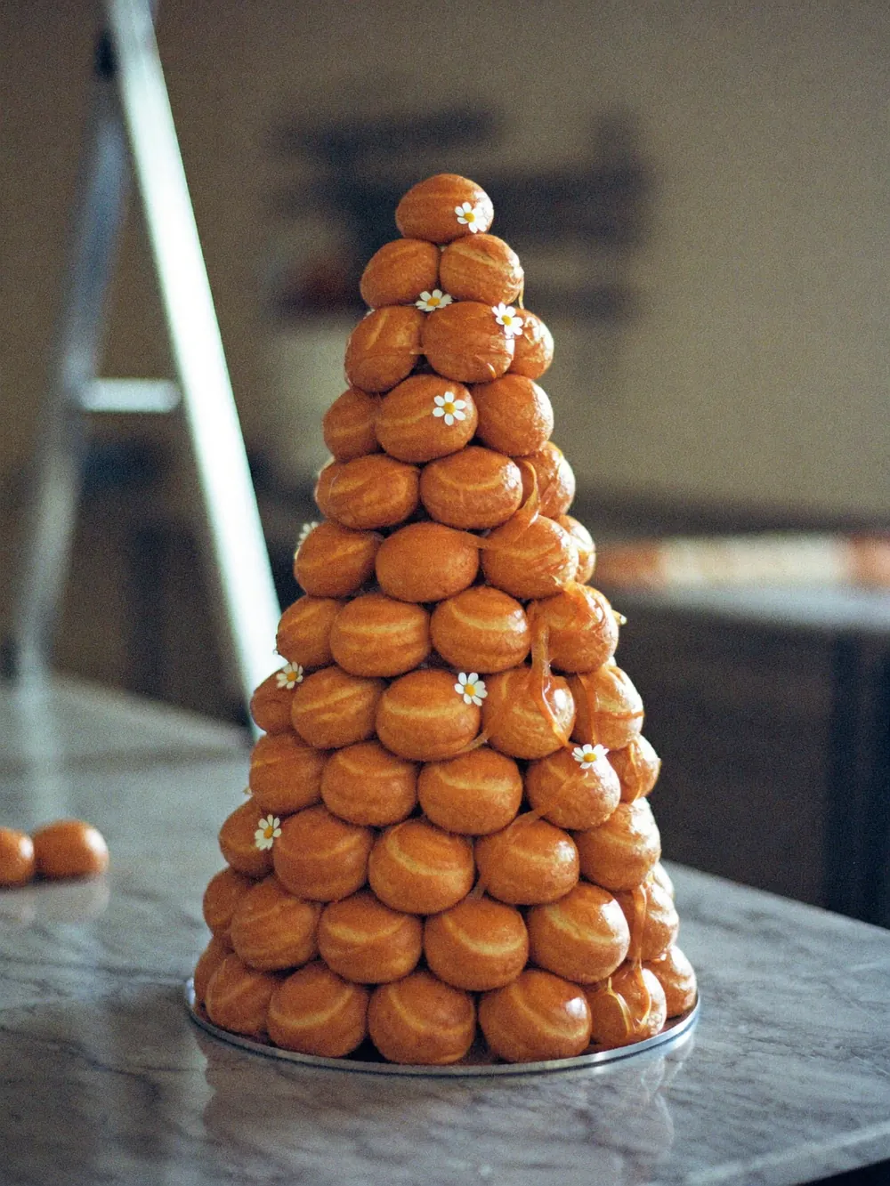 Pièce montée de choux au caramel